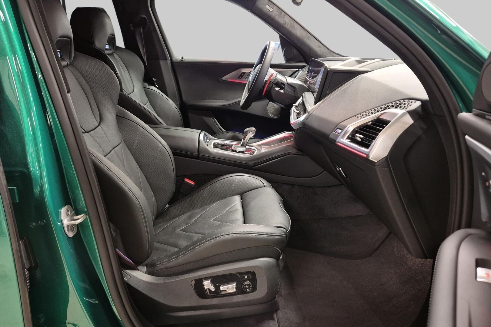 BMW XM iso kuva 5