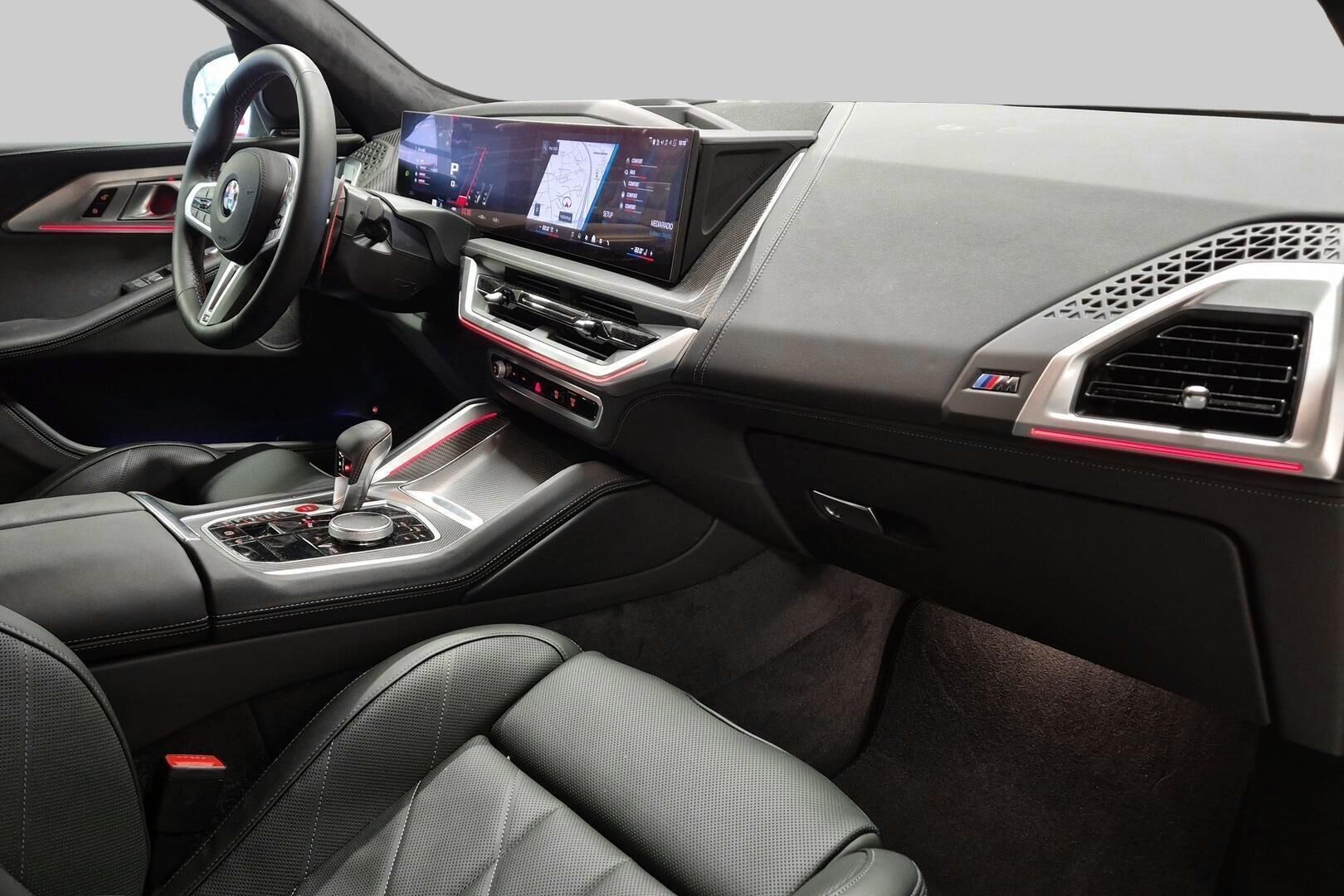 BMW XM iso kuva 6