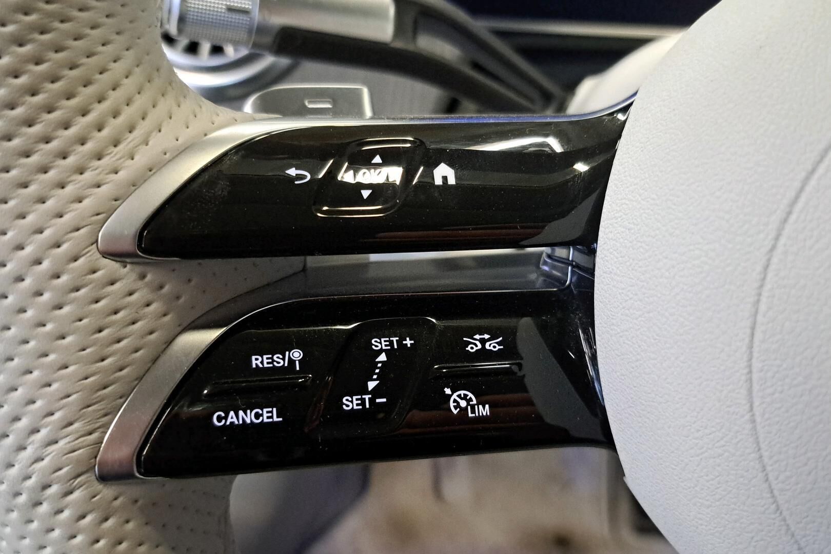 MERCEDES-BENZ EQS iso kuva 6