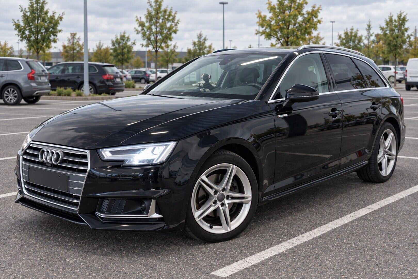 AUDI A4 iso kuva 0