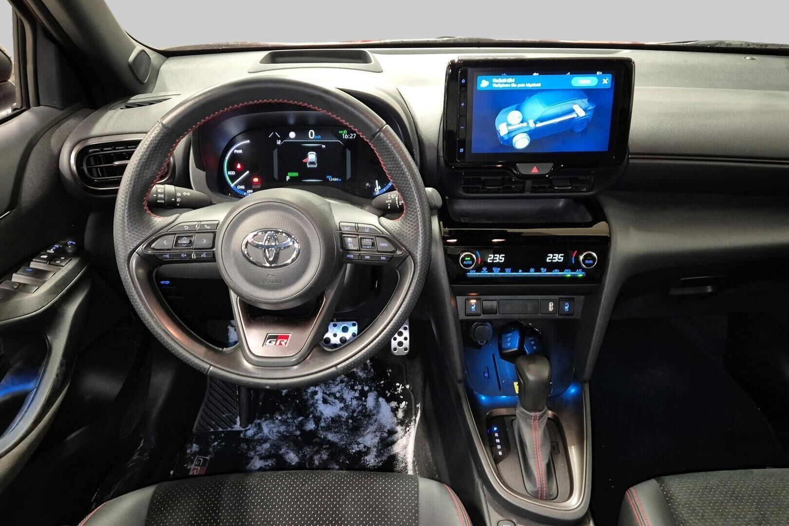 TOYOTA YARIS CROSS iso kuva 1