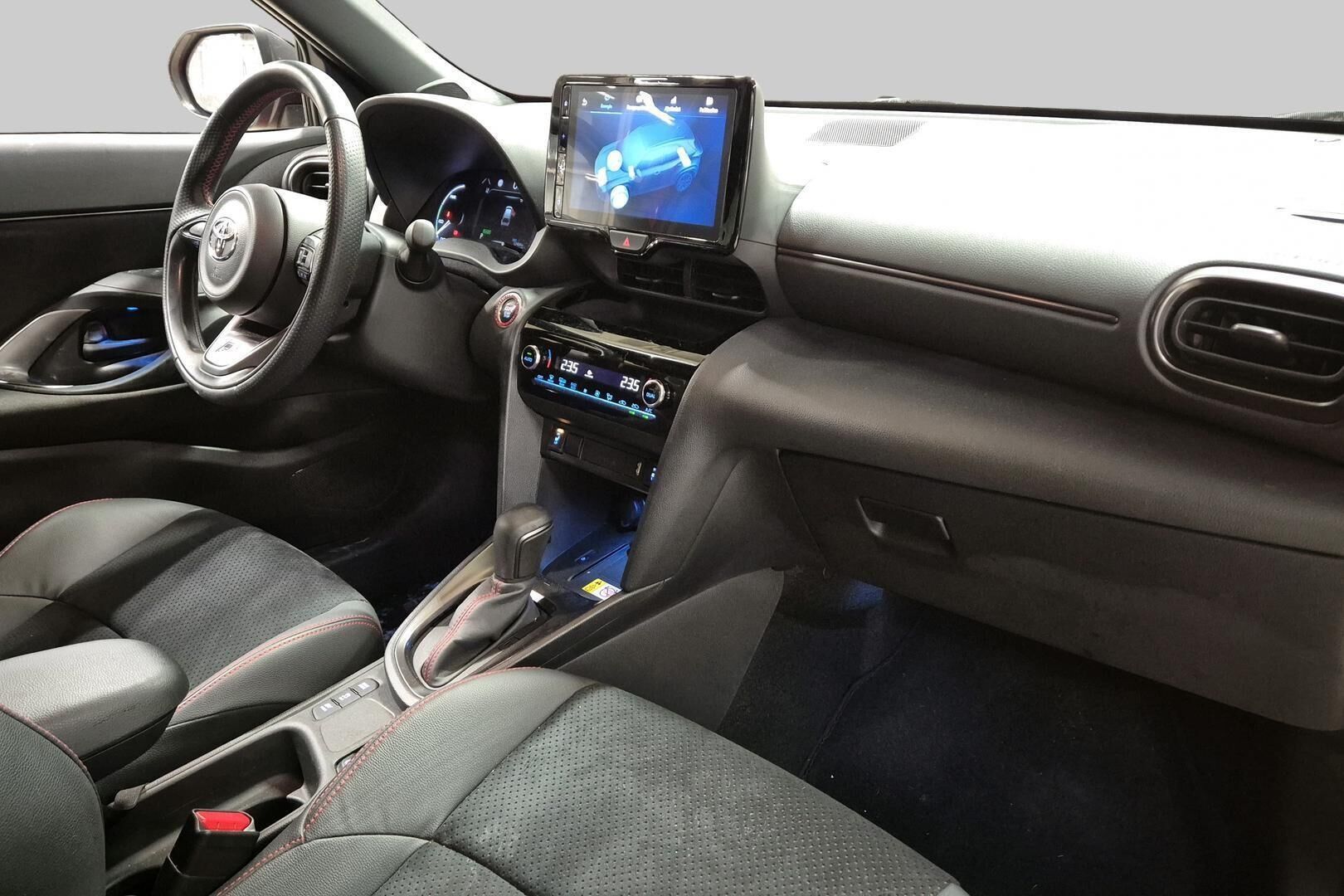 TOYOTA YARIS CROSS iso kuva 3