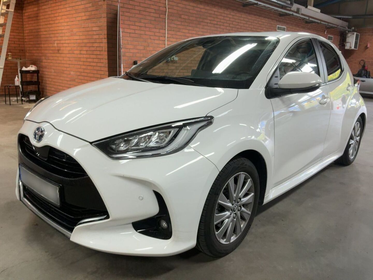 TOYOTA YARIS iso kuva 0
