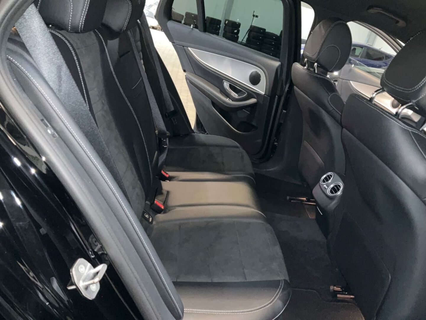 MERCEDES-BENZ E iso kuva 2