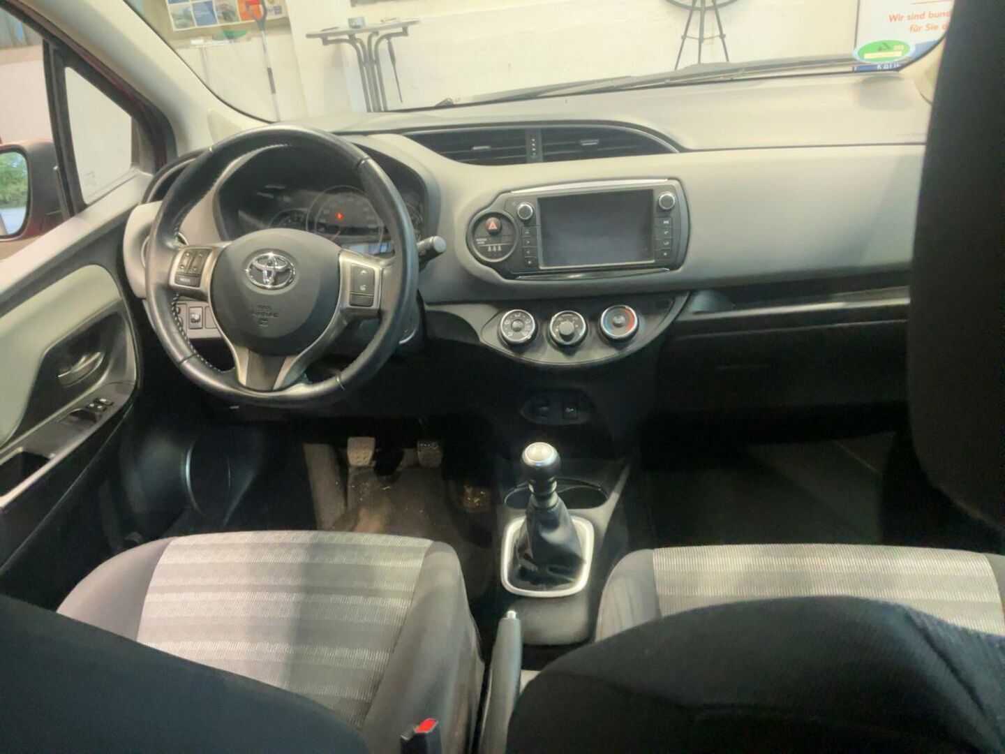 TOYOTA YARIS iso kuva 1