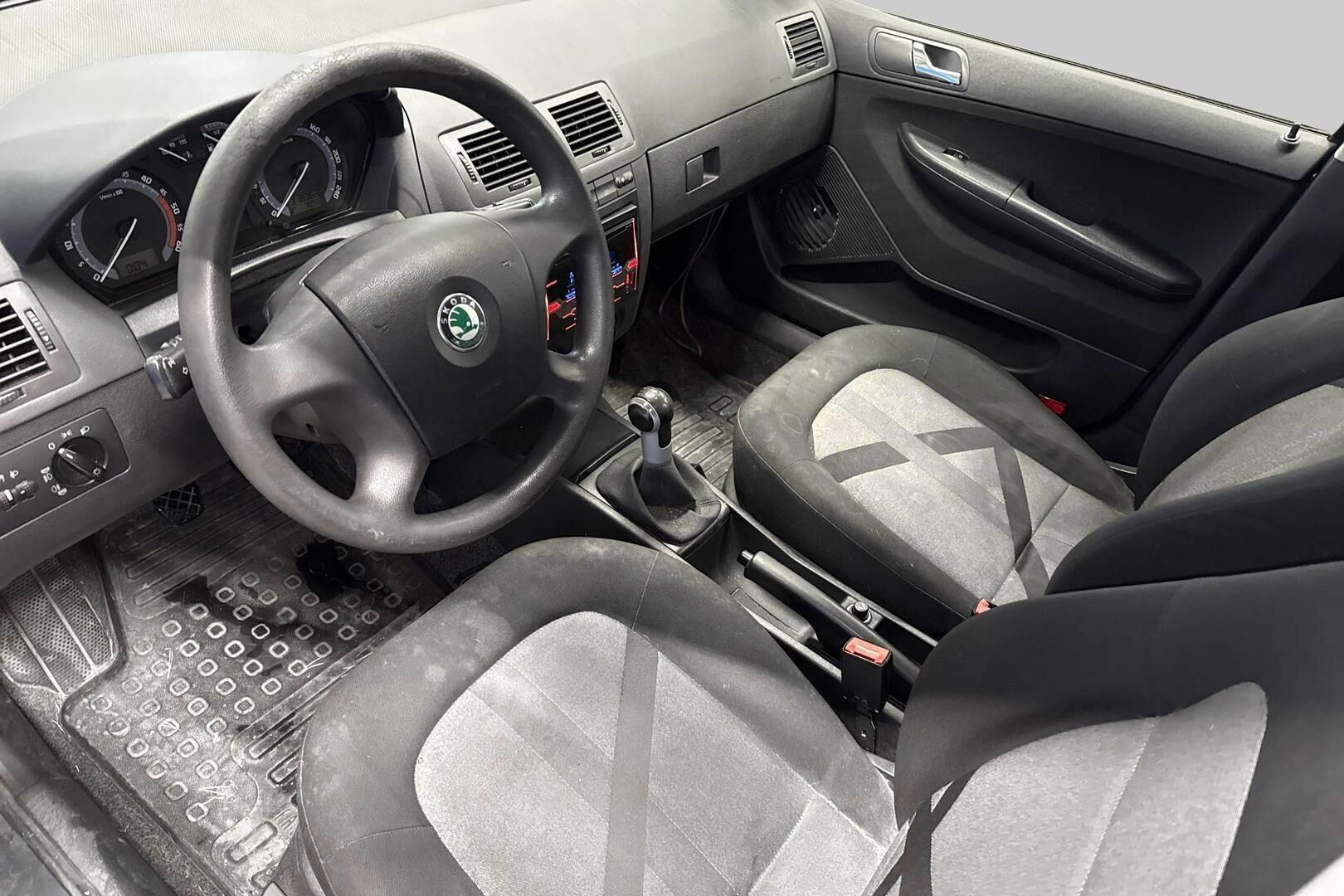 Skoda Fabia iso kuva 10
