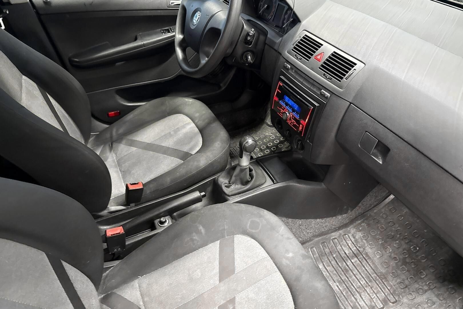 Skoda Fabia iso kuva 32