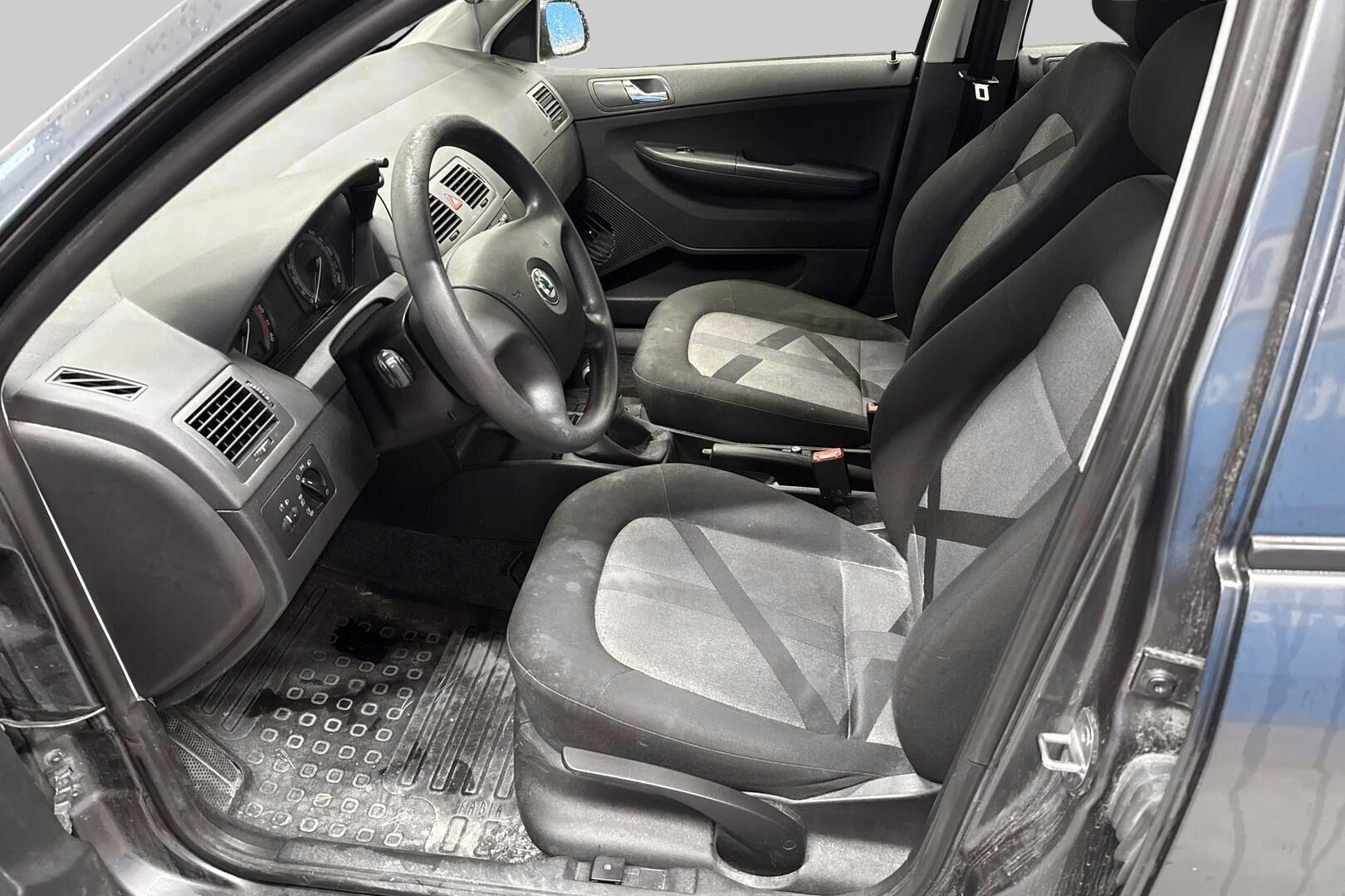 Skoda Fabia iso kuva 8