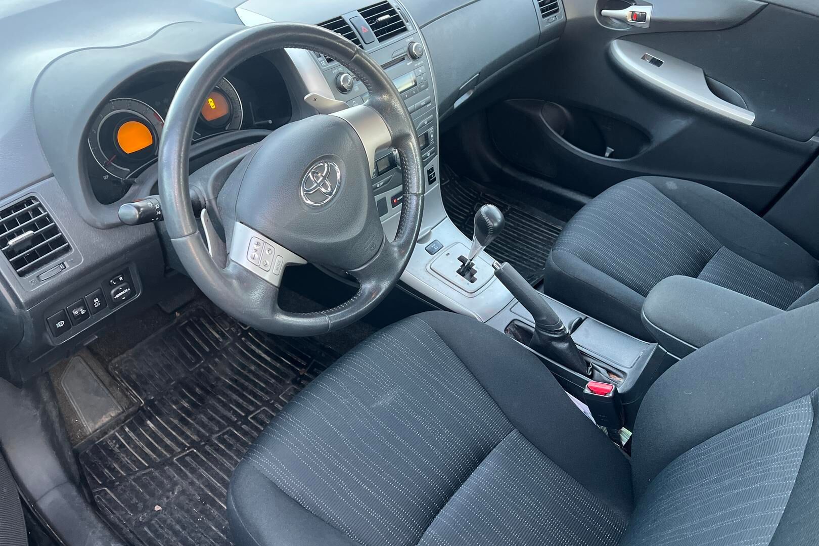 Toyota Corolla iso kuva 2