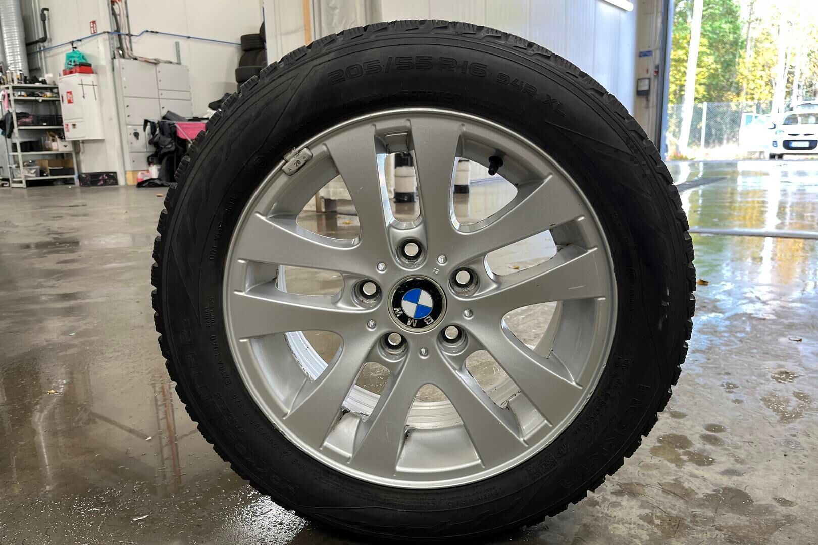 BMW 3-sarja iso kuva 17