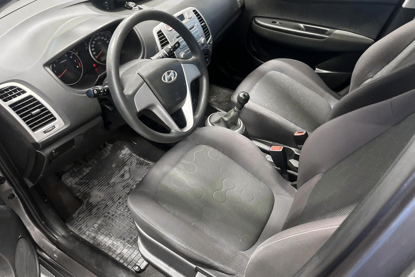Hyundai i20 iso kuva 8