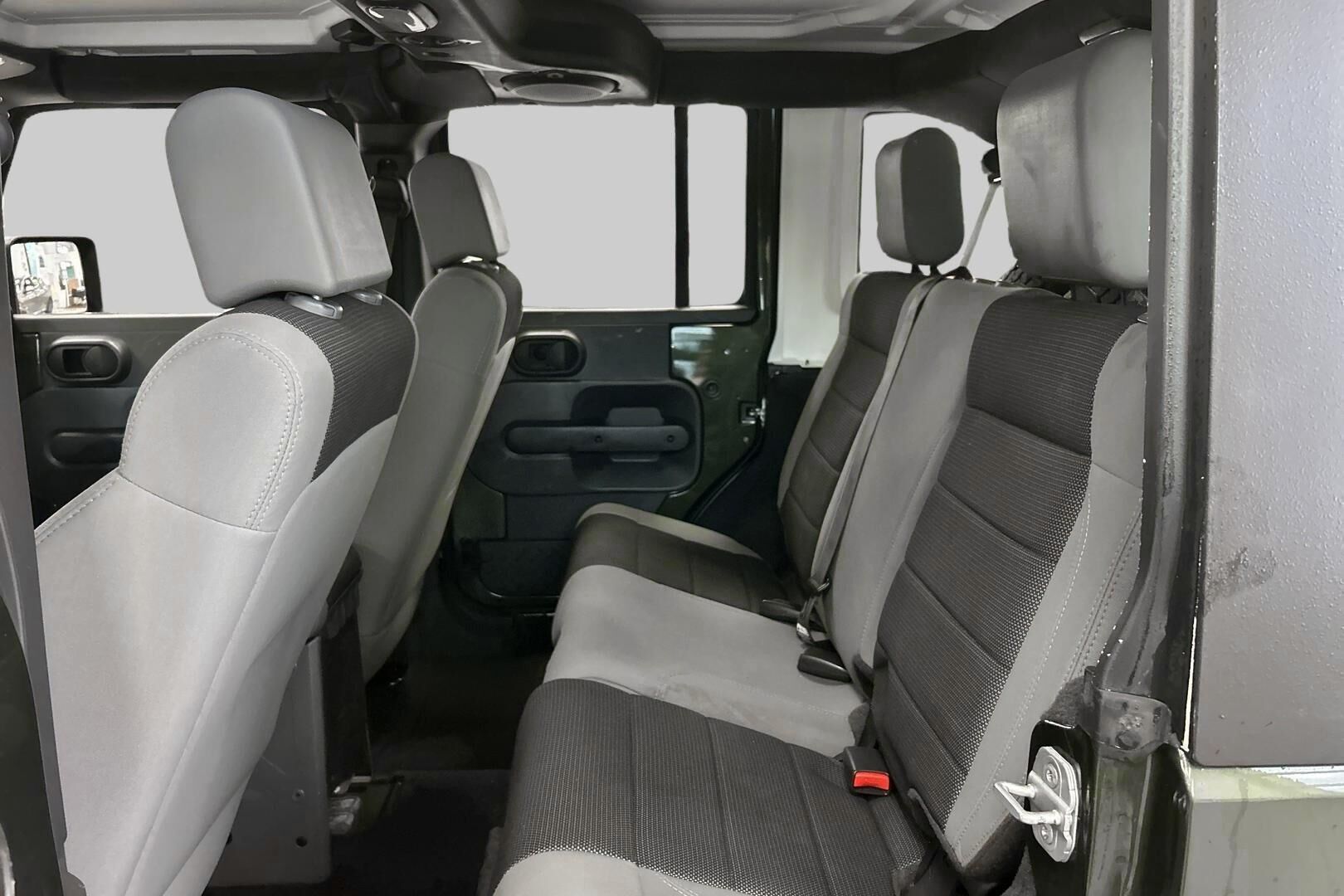 Jeep Wrangler iso kuva 10