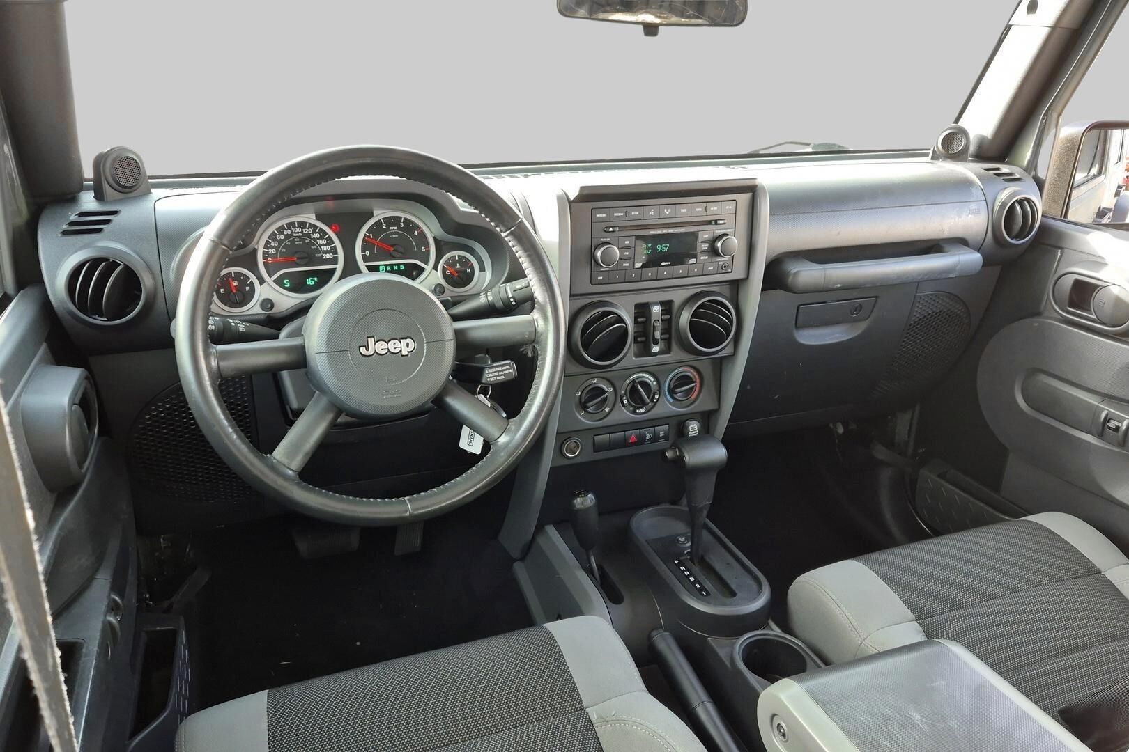 Jeep Wrangler iso kuva 2