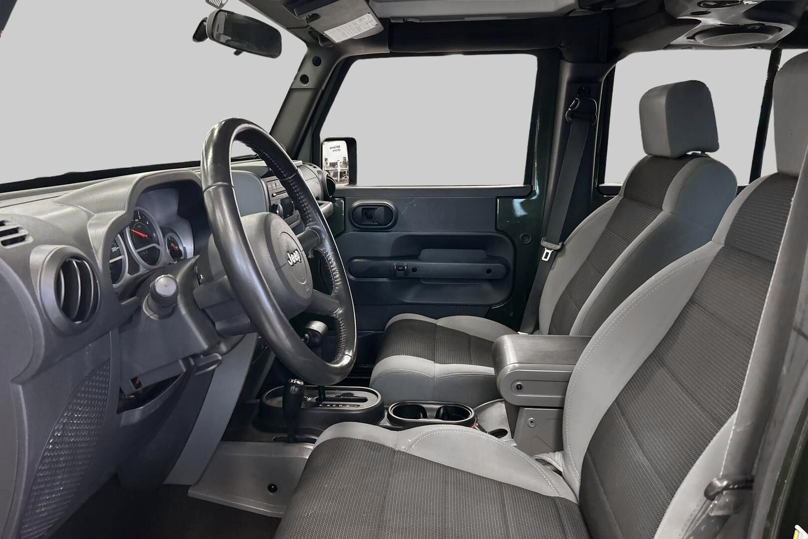 Jeep Wrangler iso kuva 9