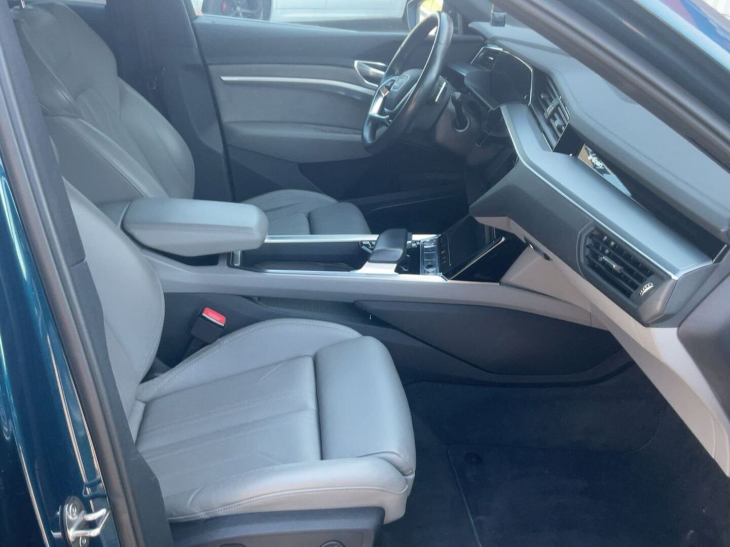 Audi e-tron 55 Quattro Advanced 2019, kuva 2/3