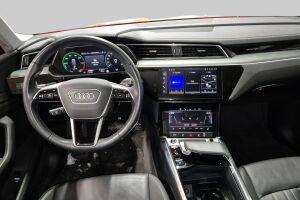 AUDI E-TRON esikatselu 1