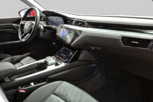 AUDI E-TRON esikatselu 4