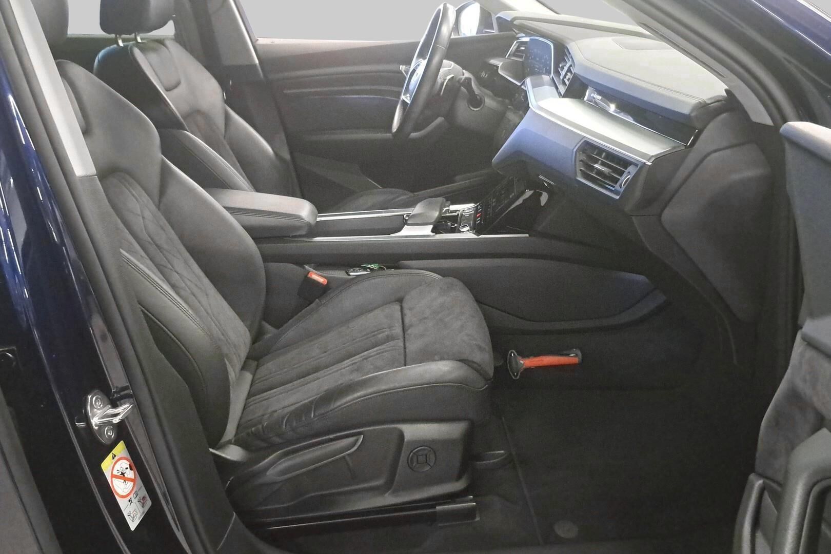 AUDI E-TRON iso kuva 3