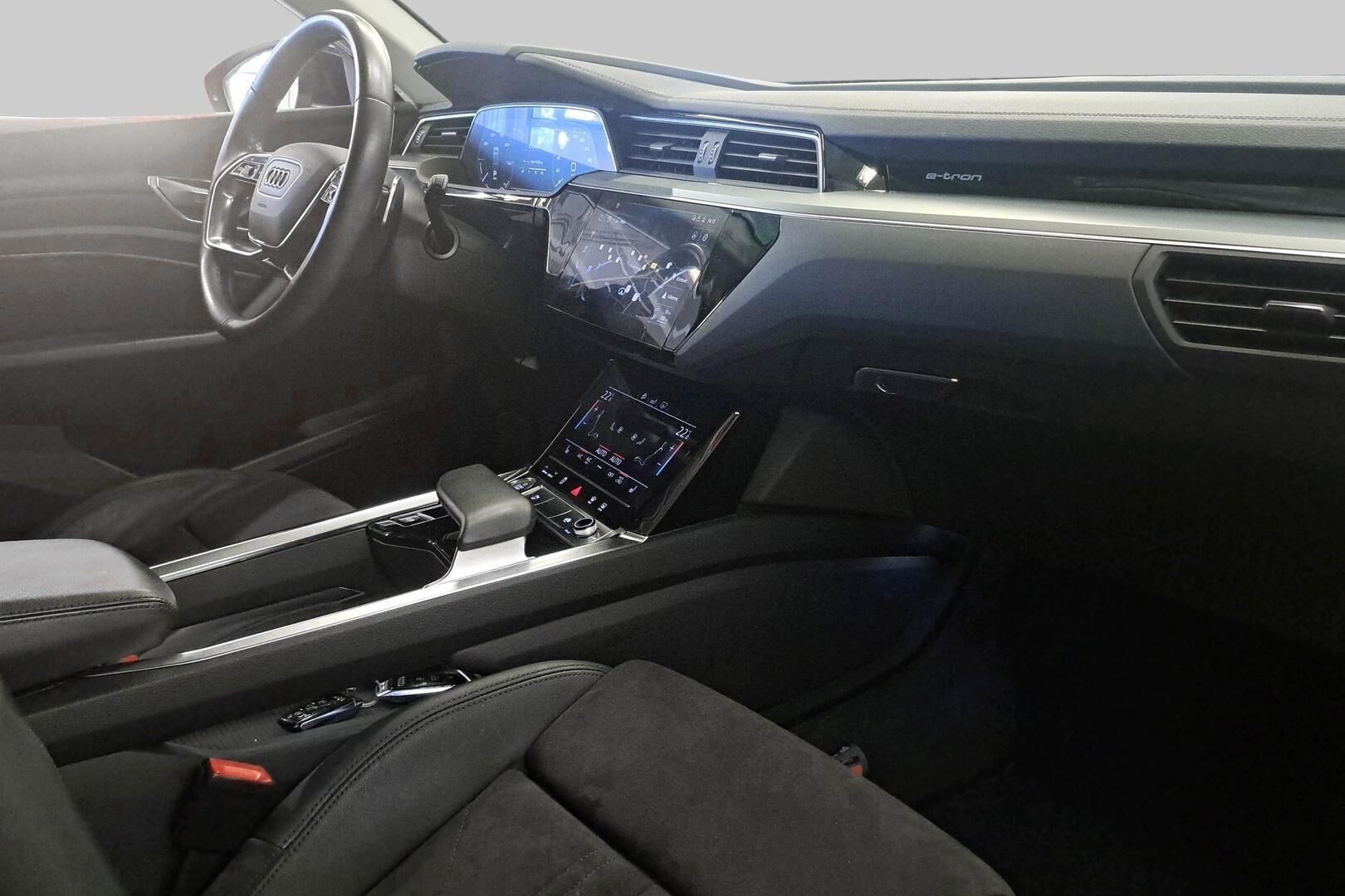 AUDI E-TRON iso kuva 5