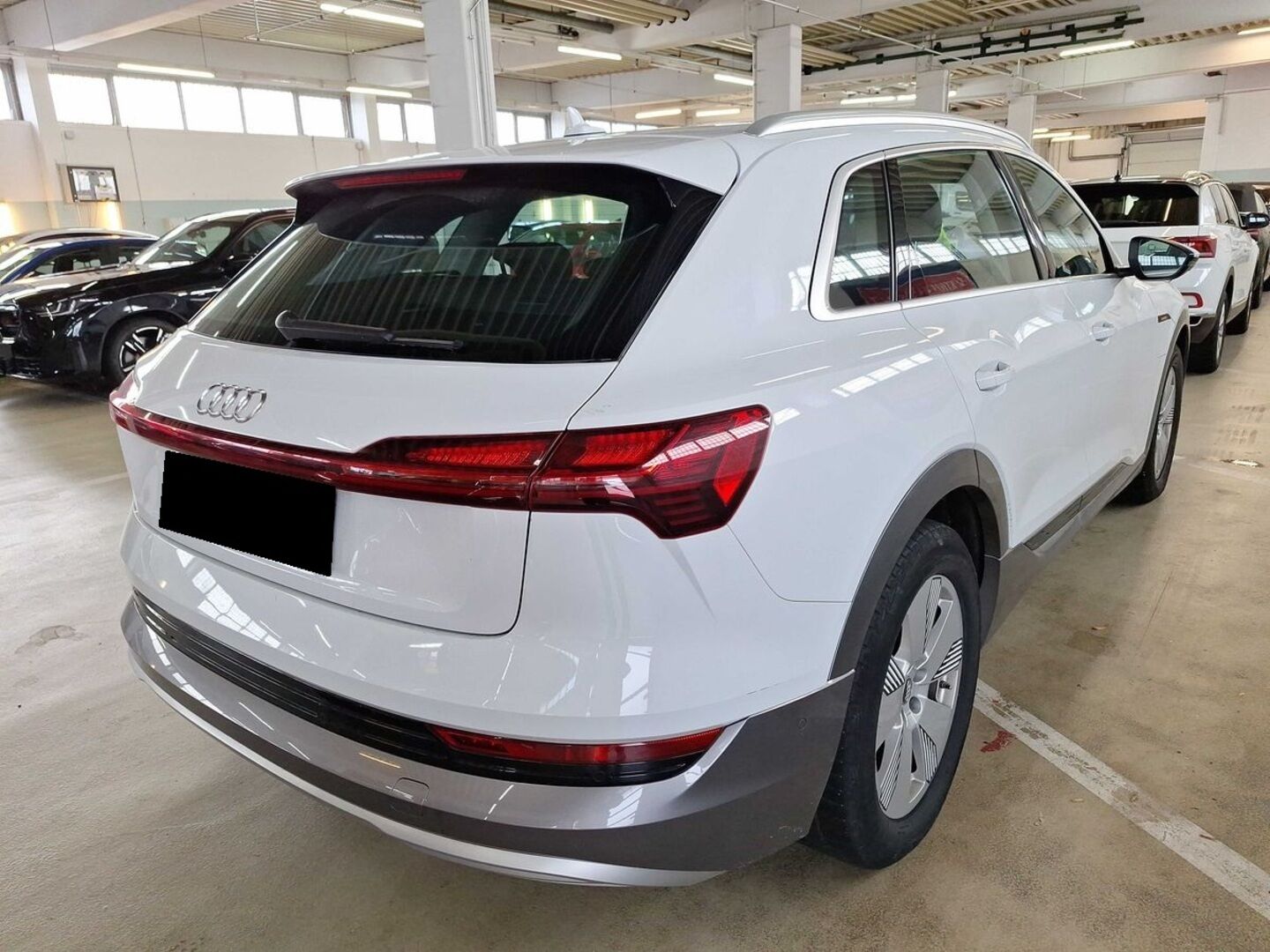AUDI E-TRON iso kuva 1