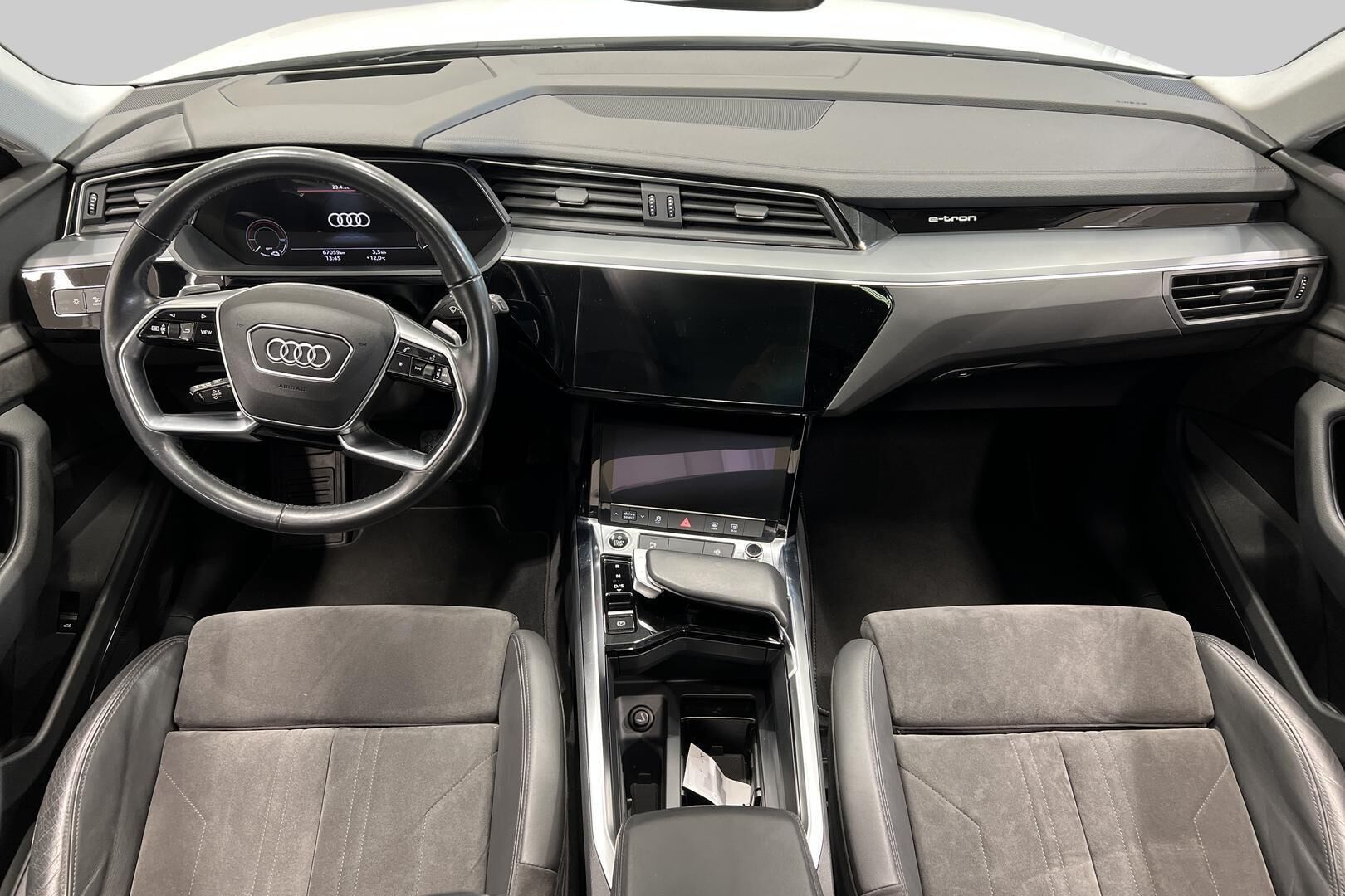 AUDI E-TRON iso kuva 9