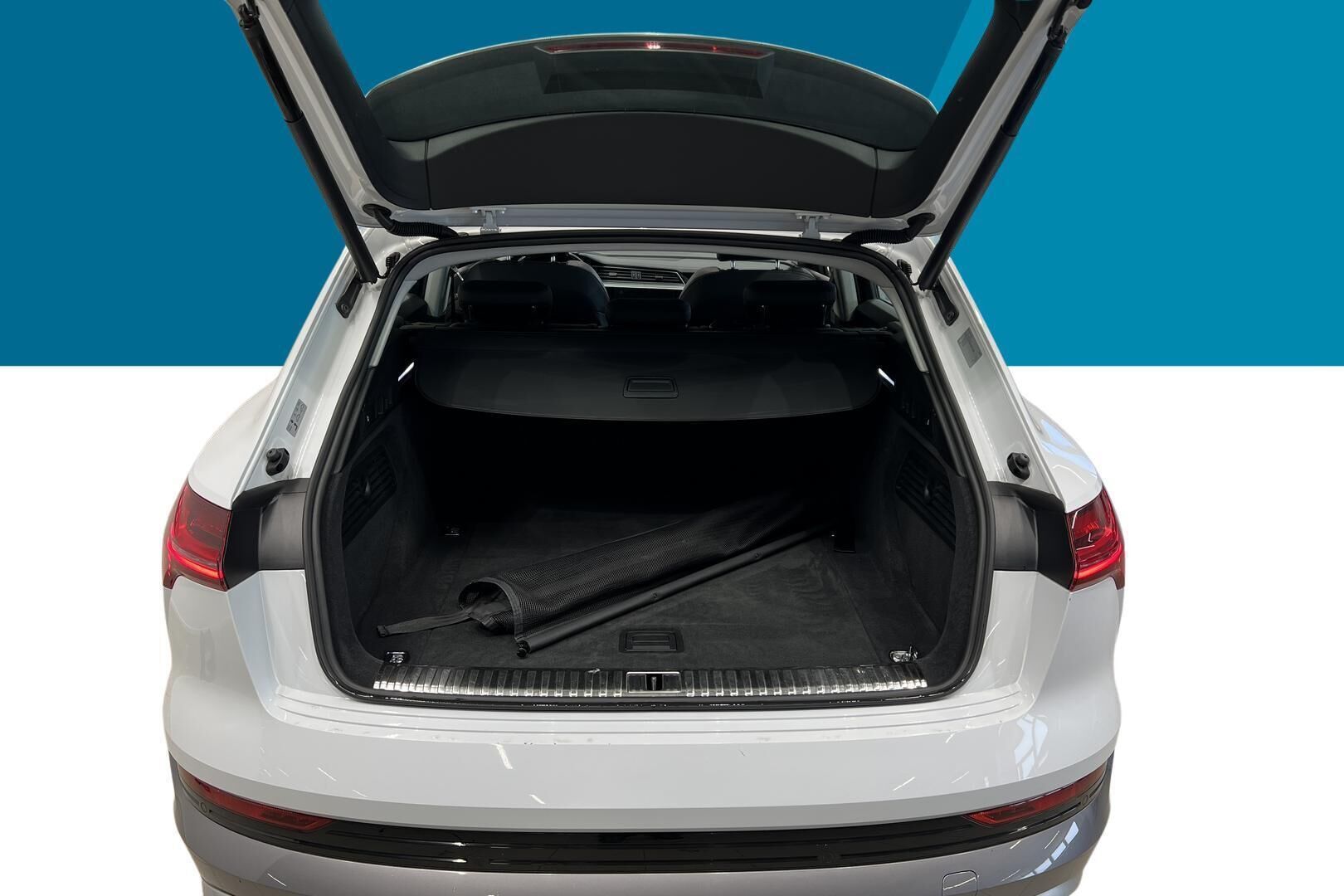 AUDI E-TRON iso kuva 10