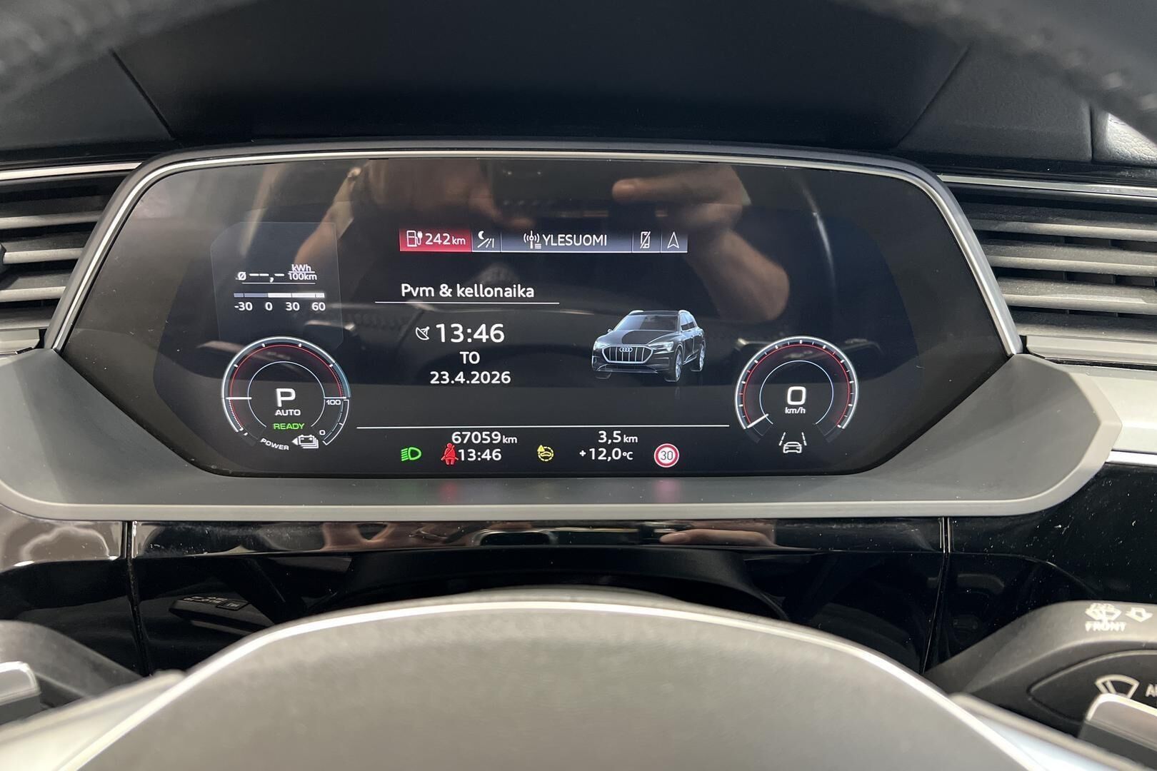 AUDI E-TRON iso kuva 12