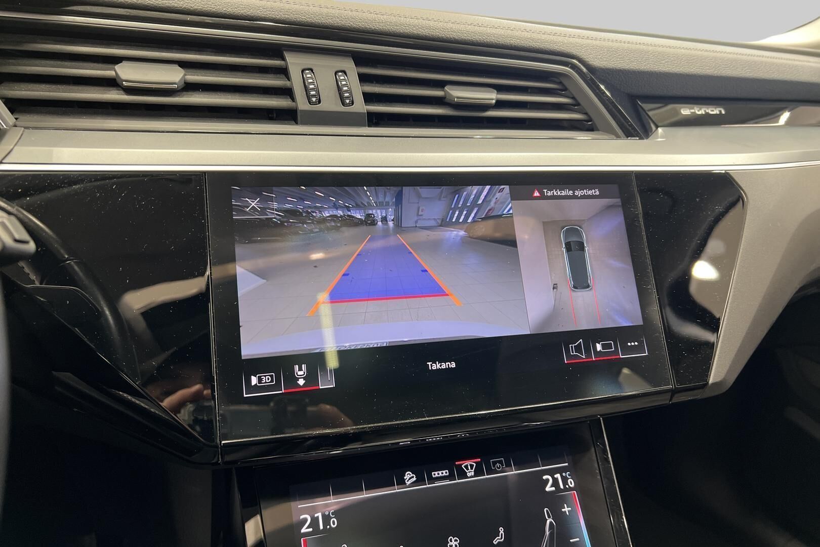 AUDI E-TRON iso kuva 14
