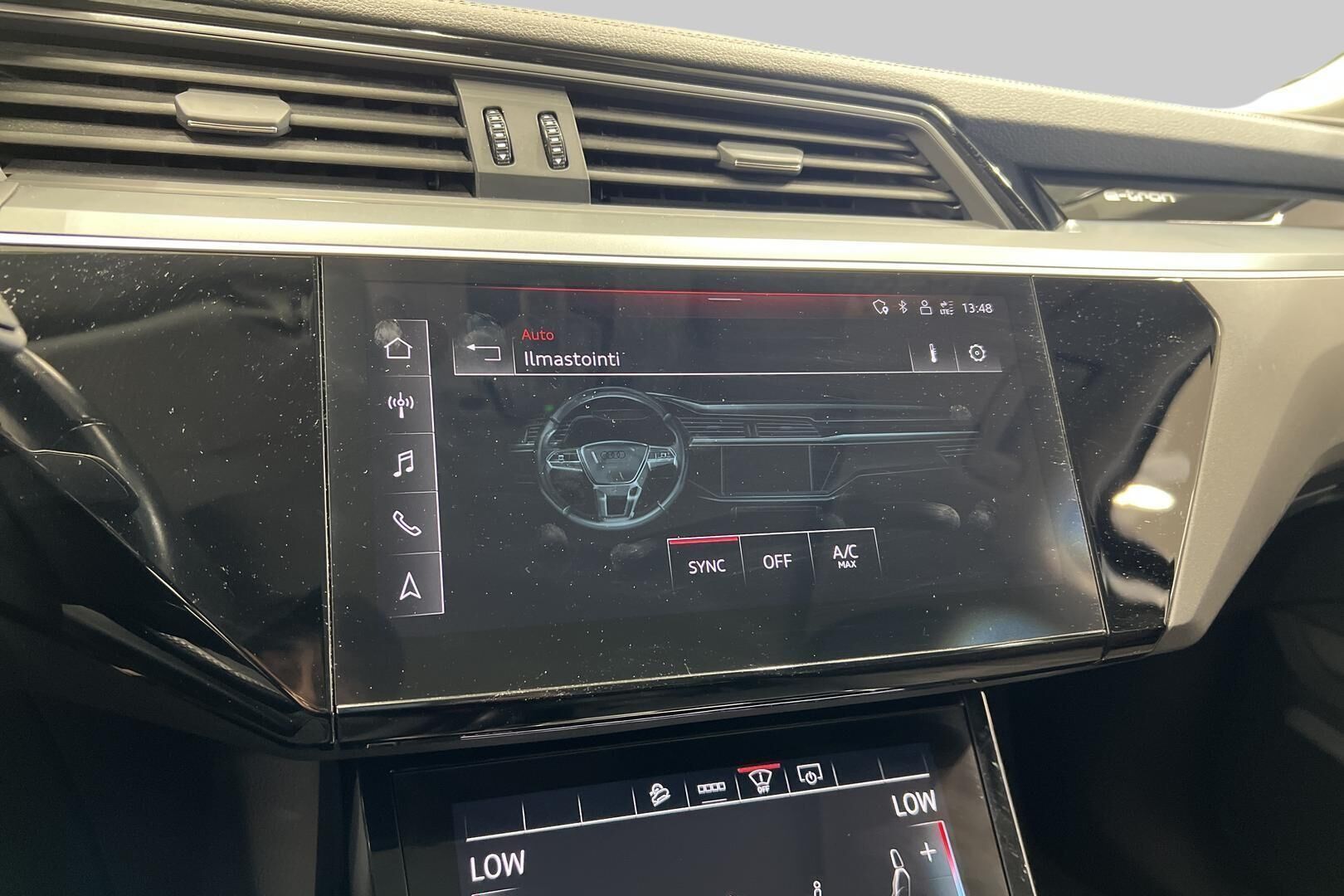 AUDI E-TRON iso kuva 17