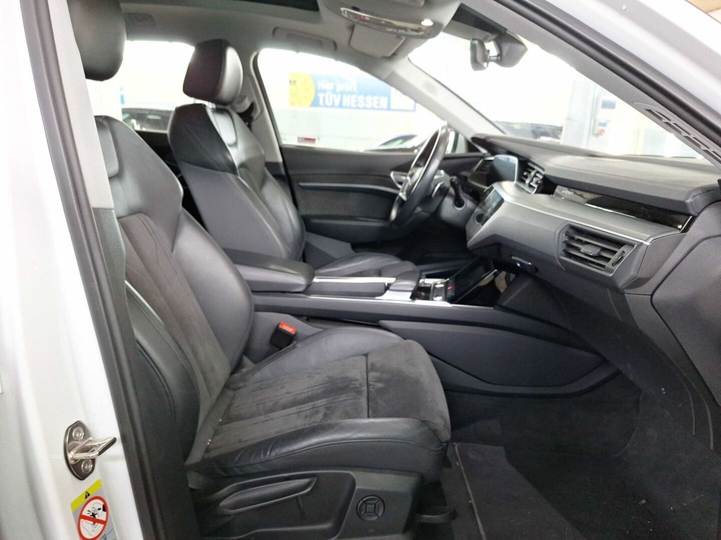 AUDI E-TRON iso kuva 2