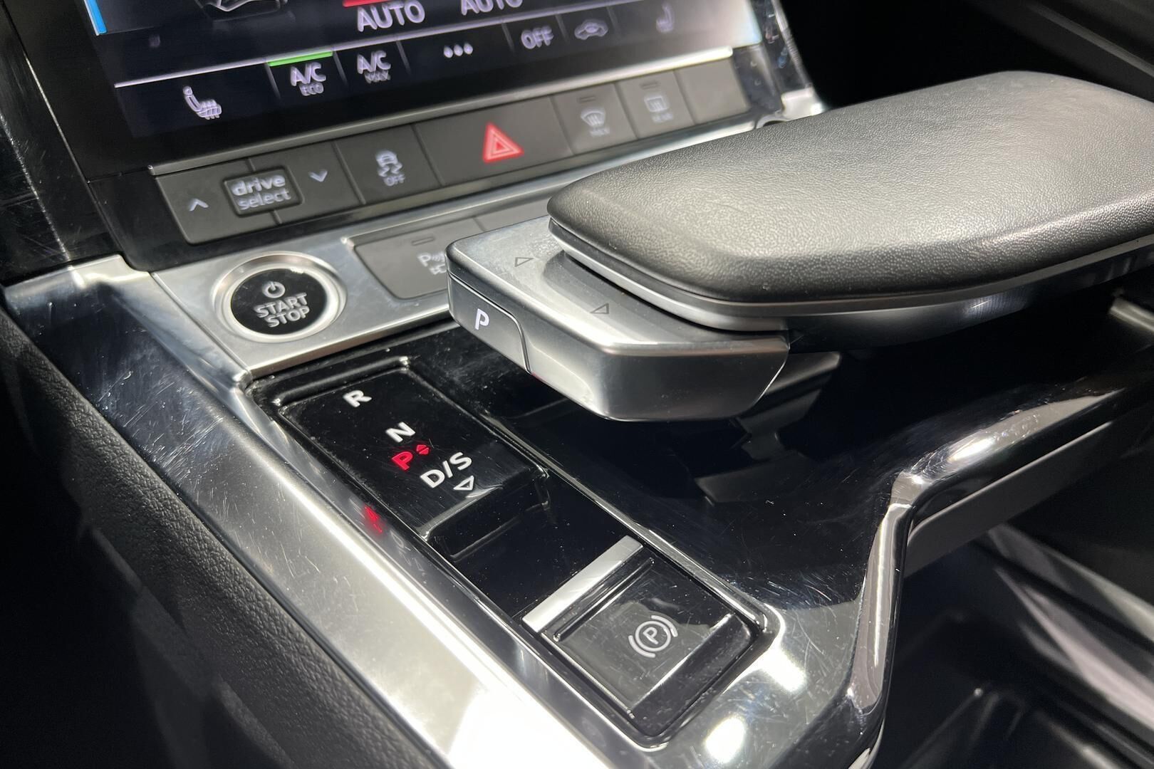AUDI E-TRON iso kuva 21
