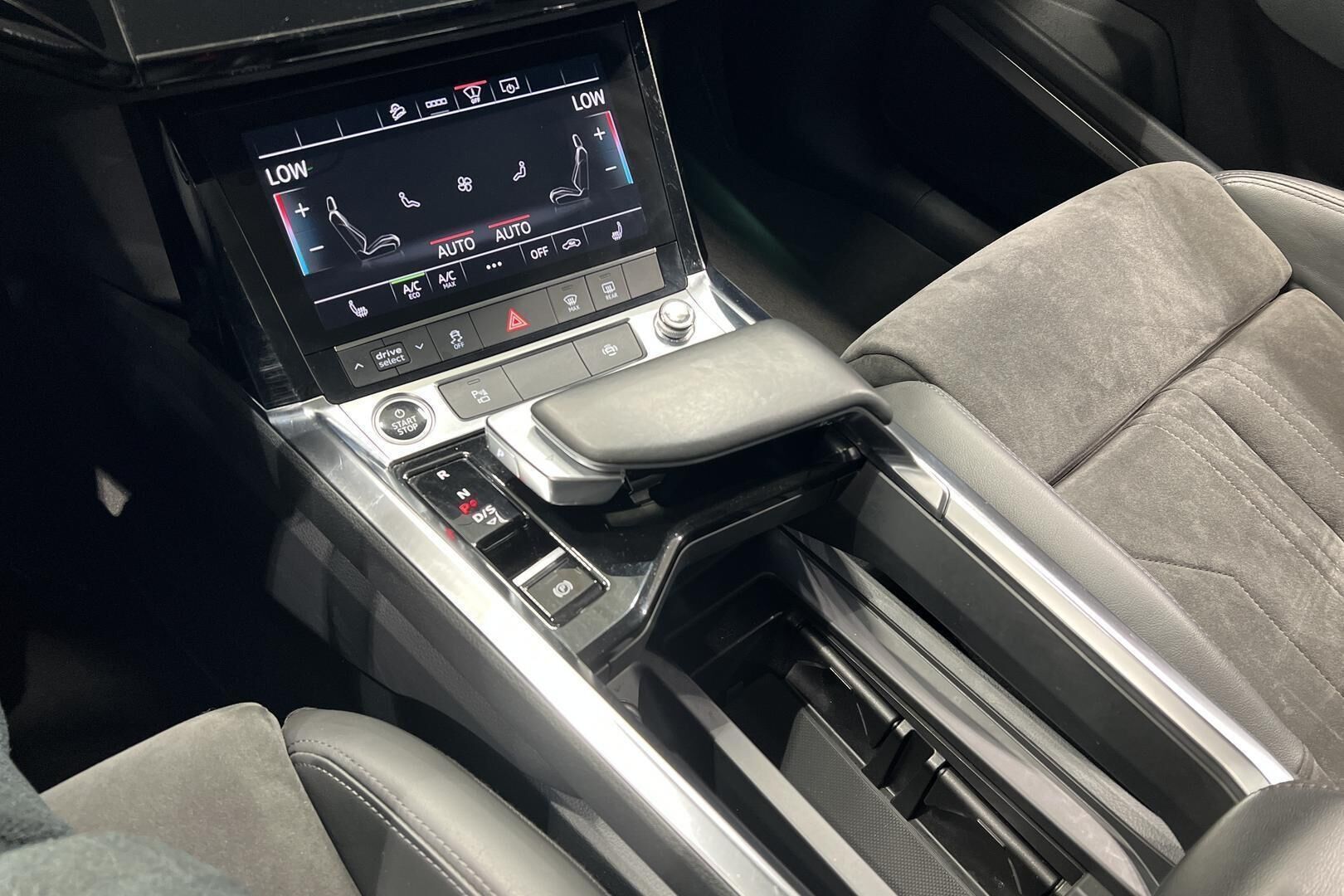 AUDI E-TRON iso kuva 23