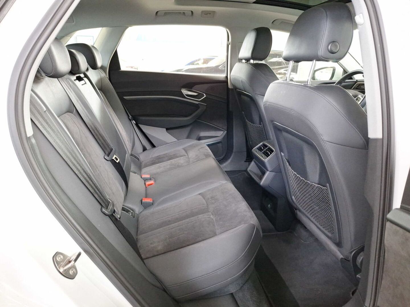 AUDI E-TRON iso kuva 3