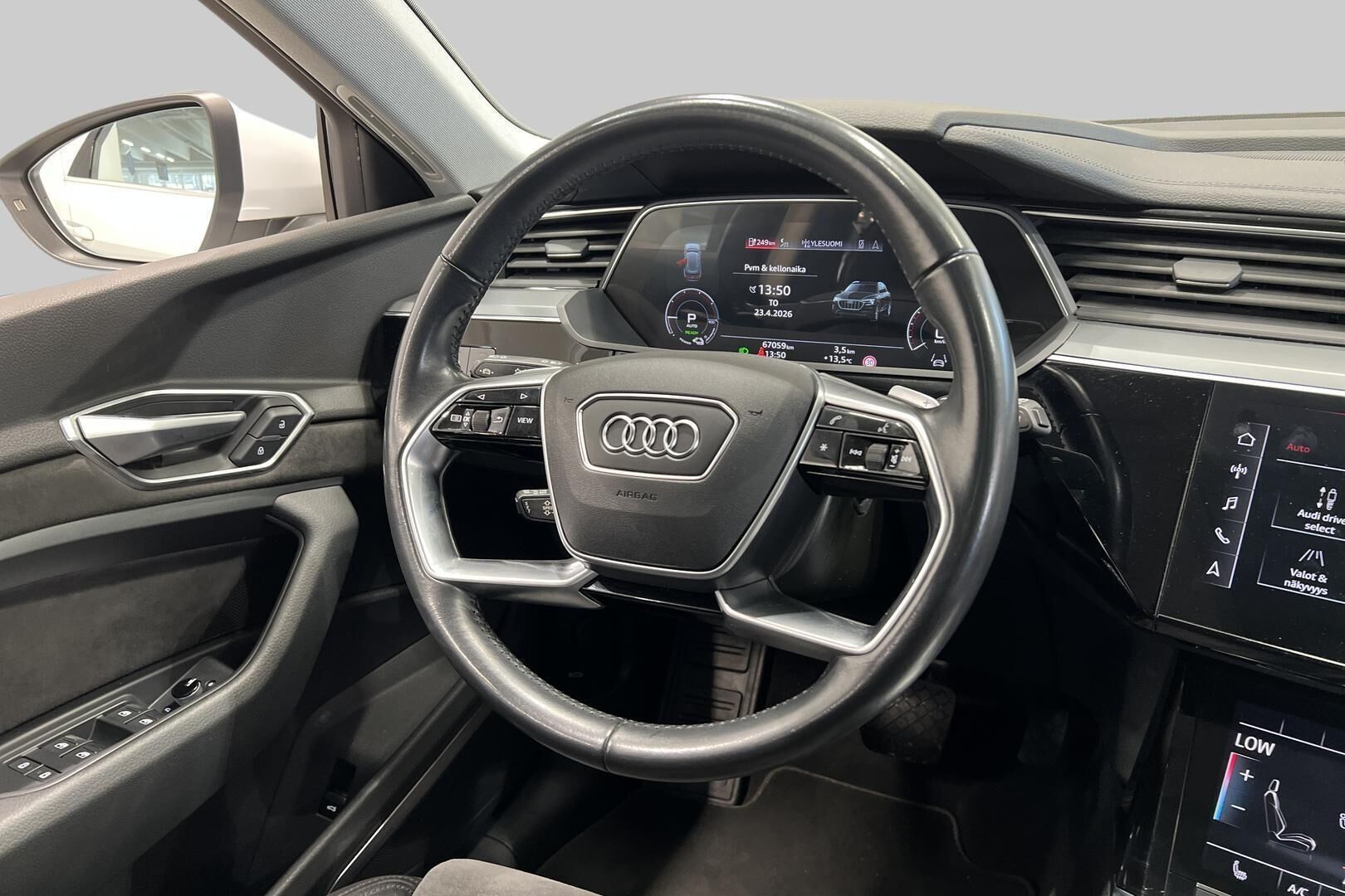 AUDI E-TRON iso kuva 31