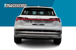 AUDI E-TRON esikatselu 4