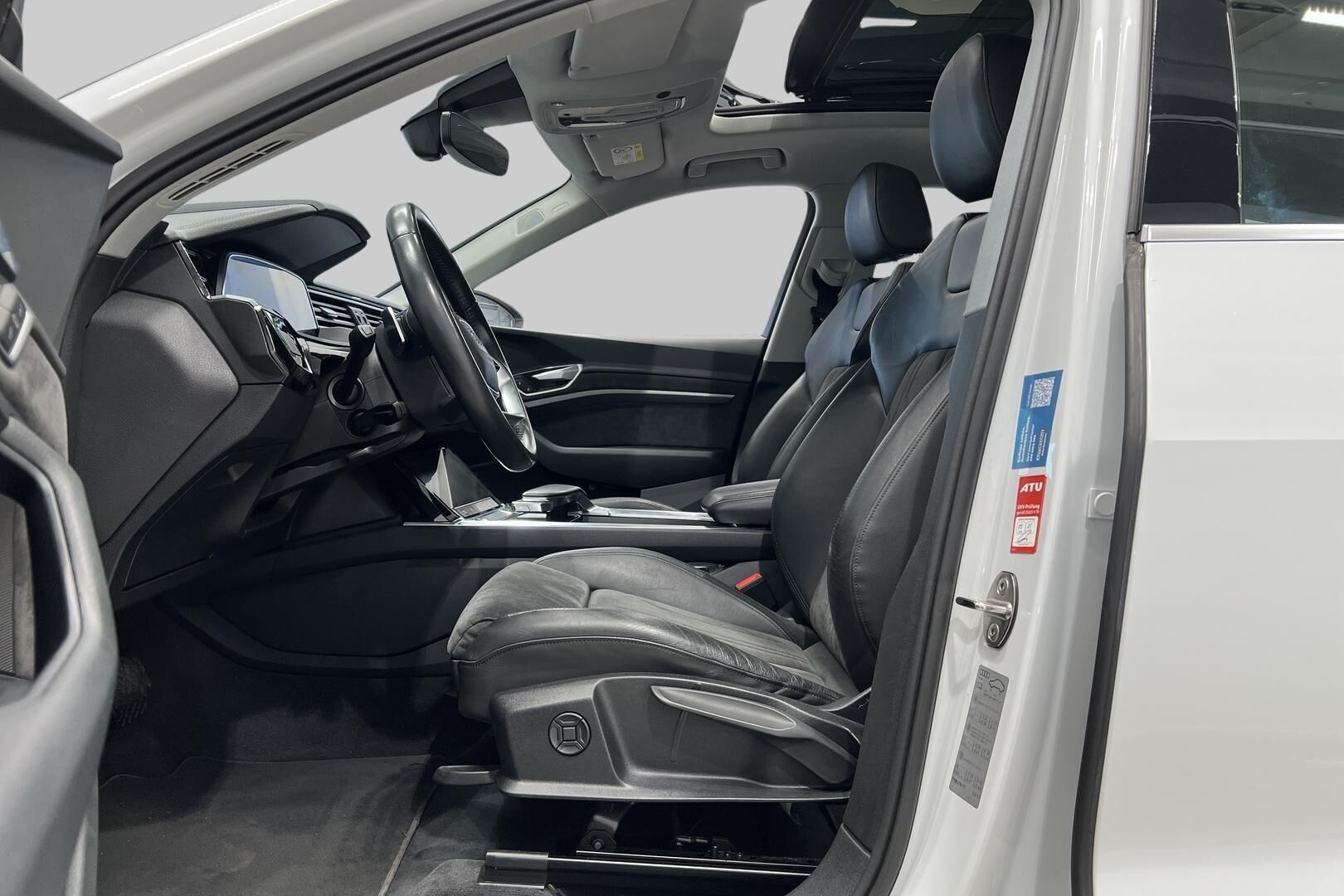 AUDI E-TRON iso kuva 7