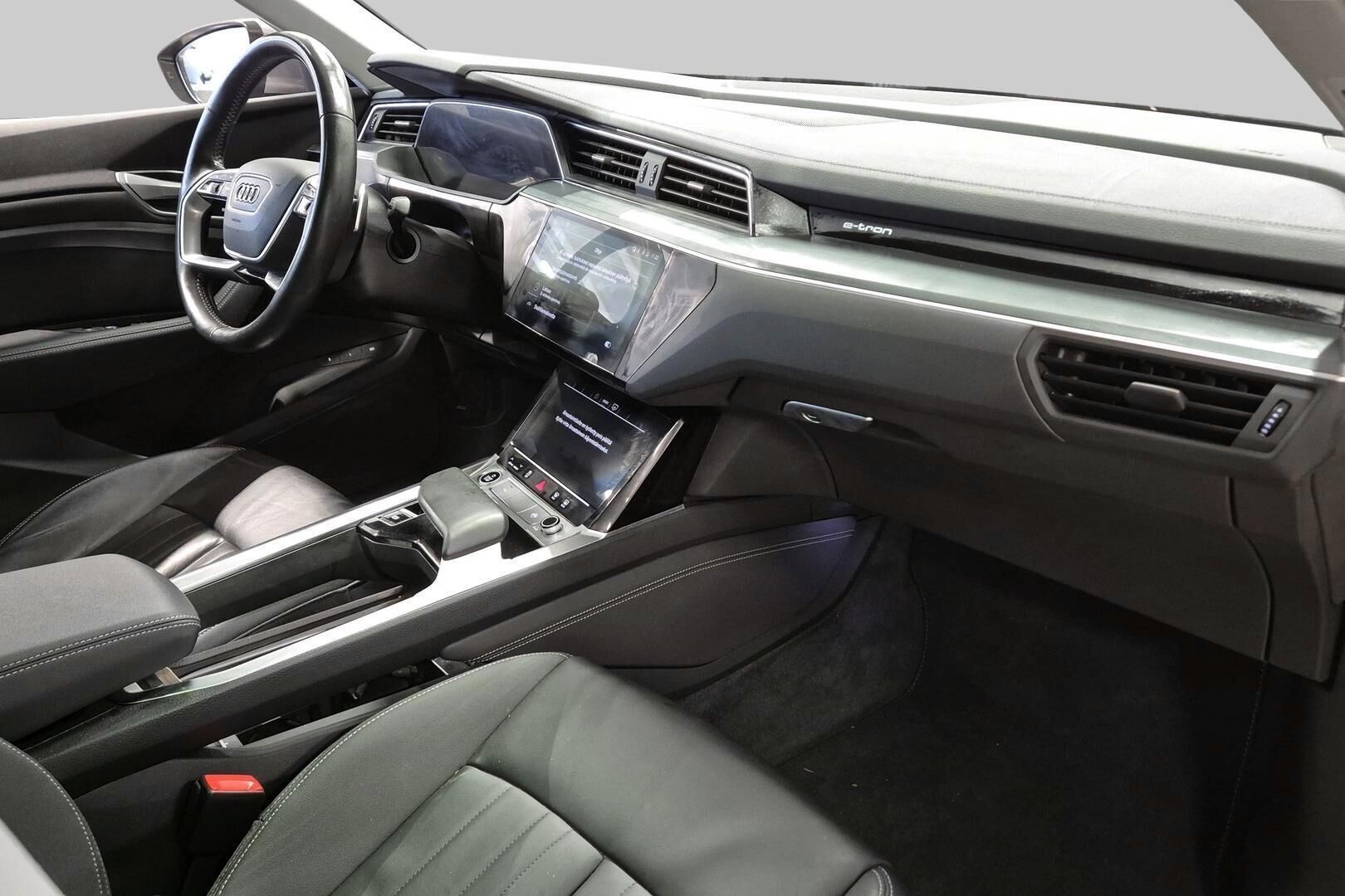 AUDI E-TRON iso kuva 4