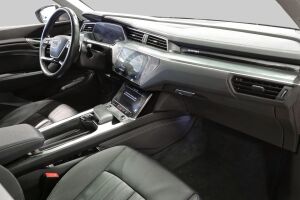 AUDI E-TRON esikatselu 4