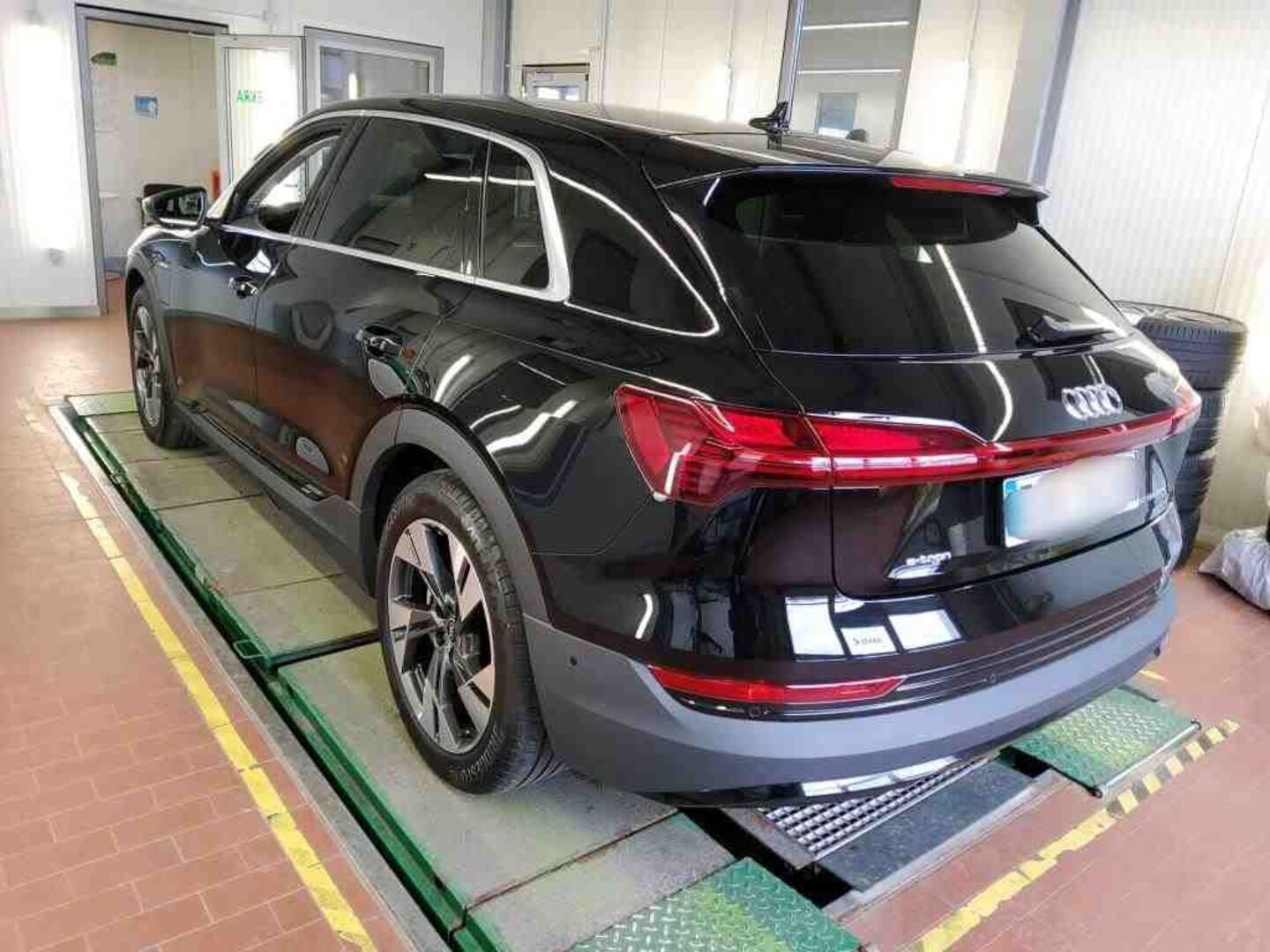 AUDI E-TRON
