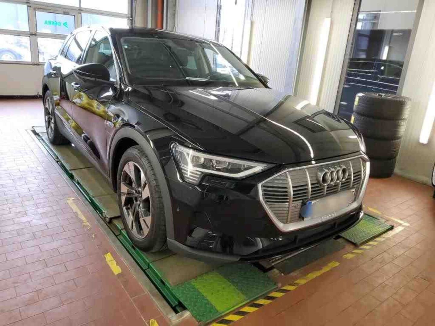 AUDI E-TRON