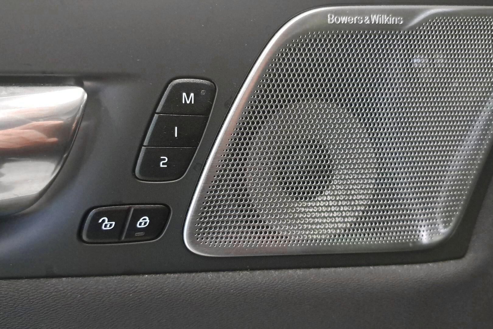 VOLVO XC60 iso kuva 3