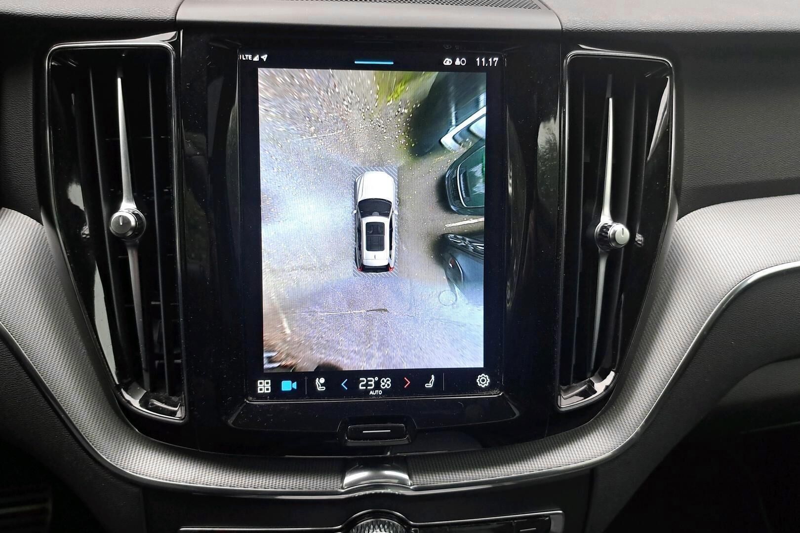 VOLVO XC60 iso kuva 8