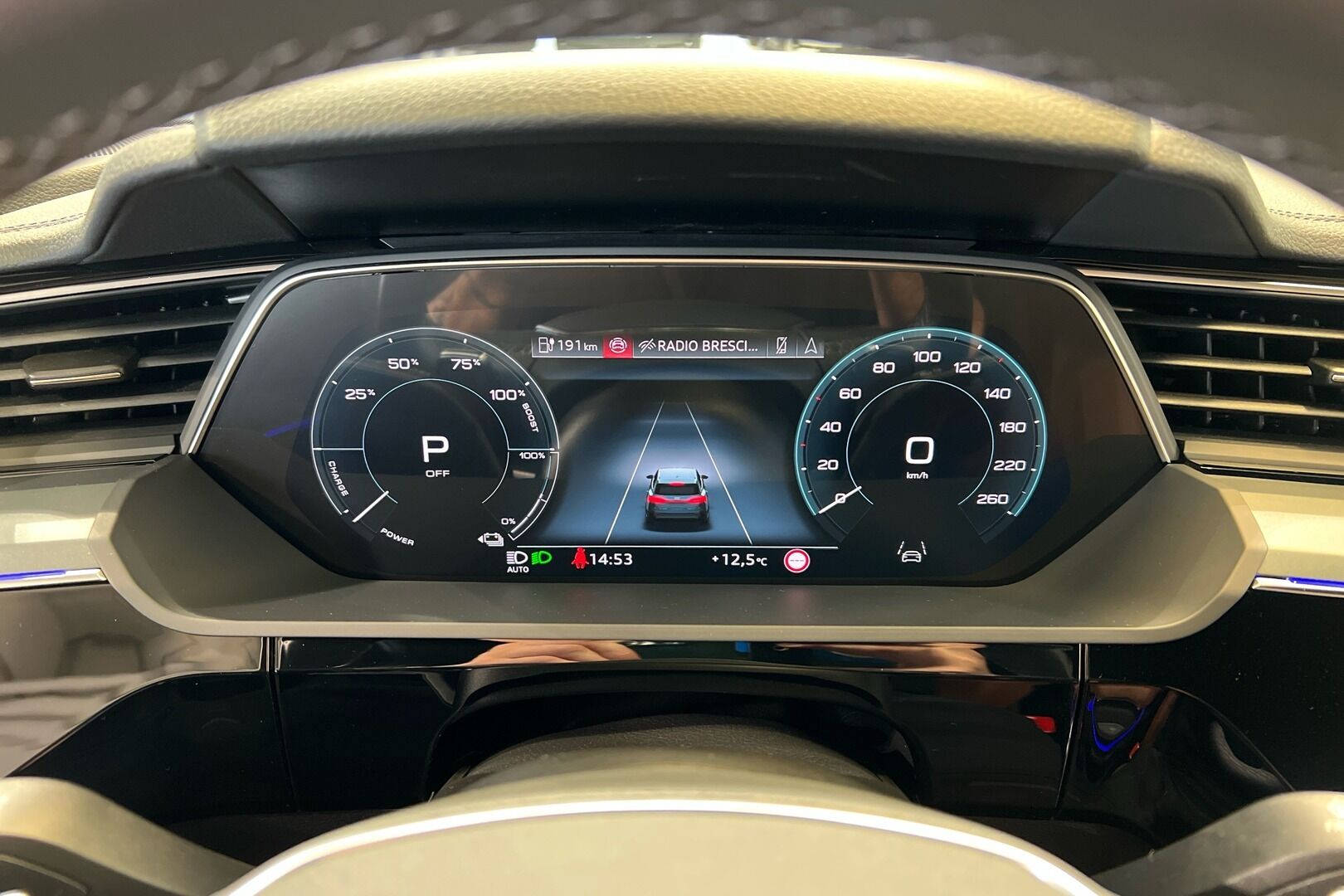 AUDI Q8 e-tron iso kuva 11