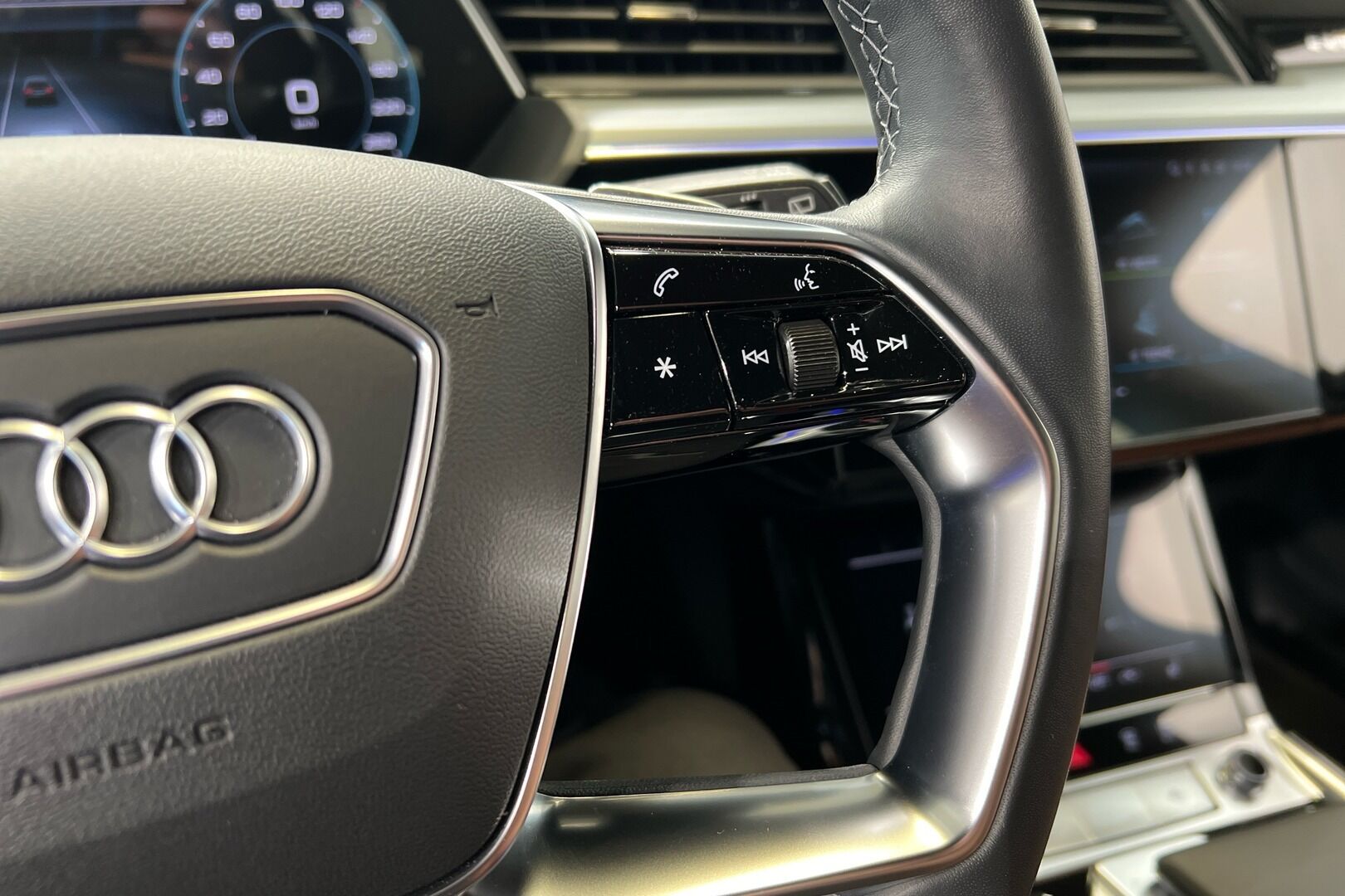 AUDI Q8 e-tron iso kuva 18