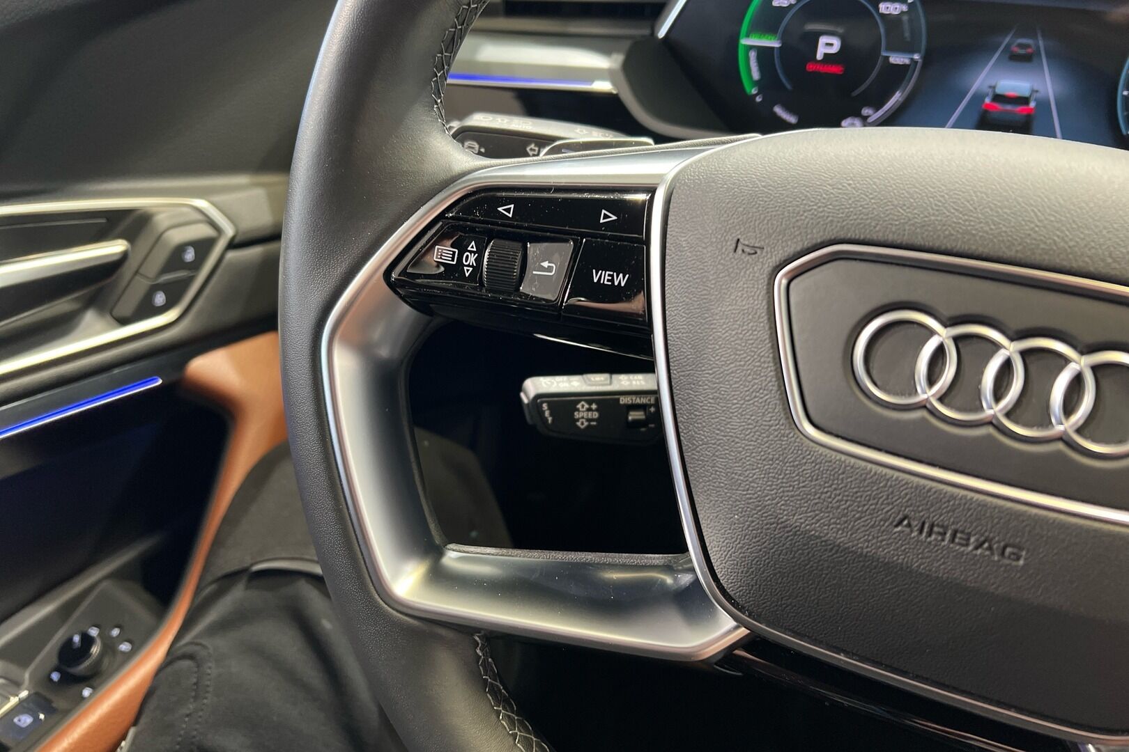 AUDI Q8 e-tron iso kuva 19