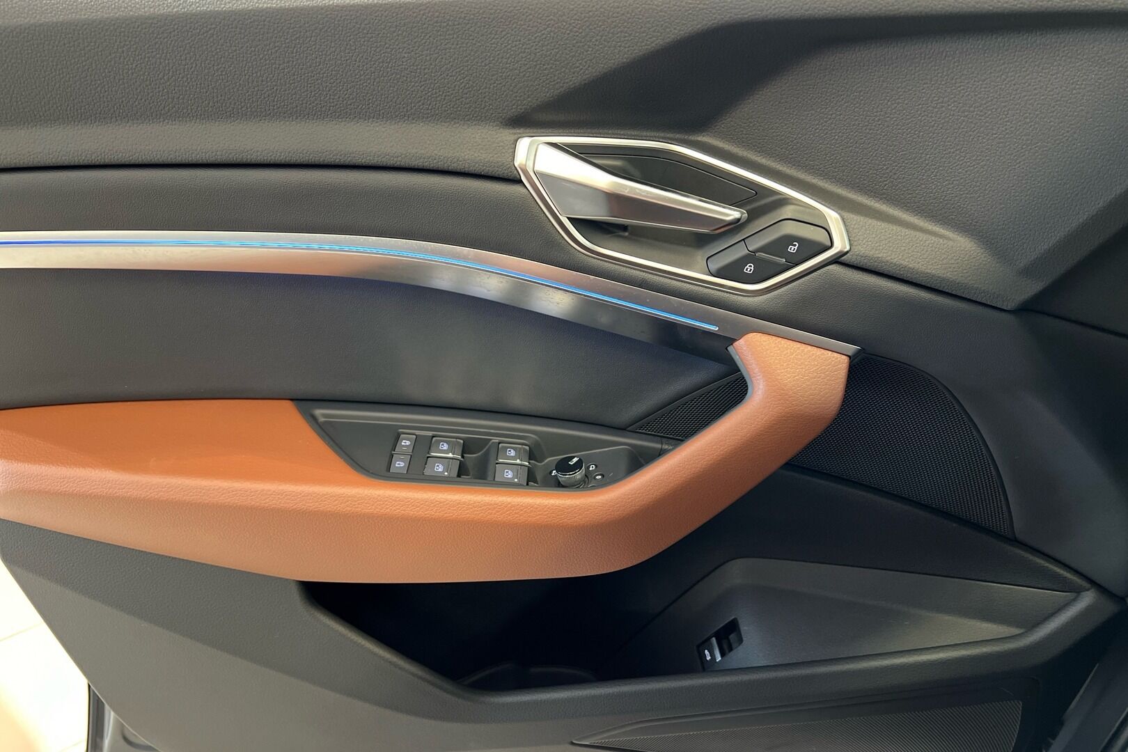 AUDI Q8 e-tron iso kuva 21
