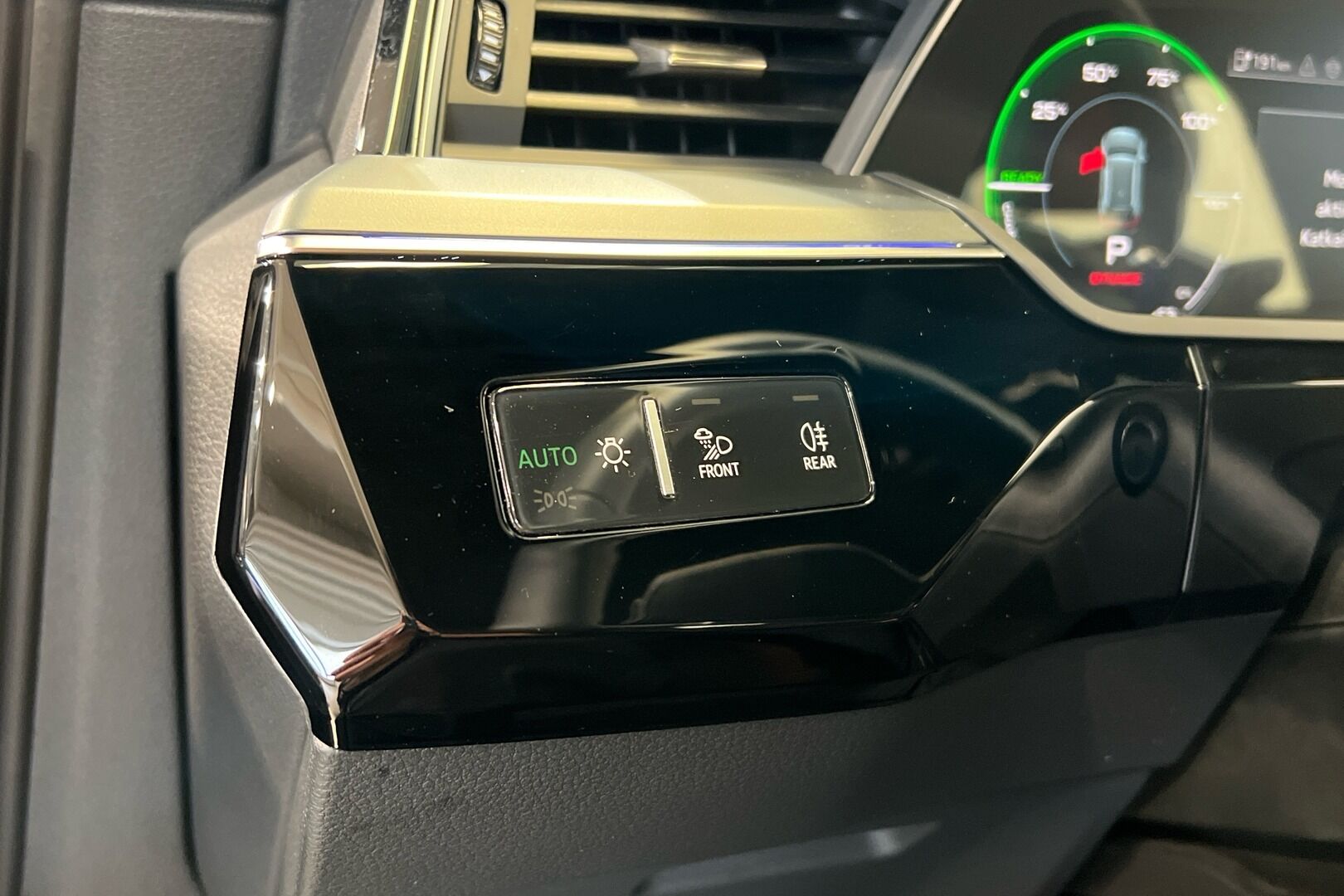 AUDI Q8 e-tron iso kuva 22