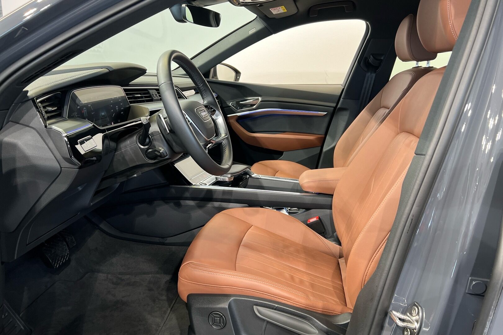 AUDI Q8 e-tron iso kuva 5