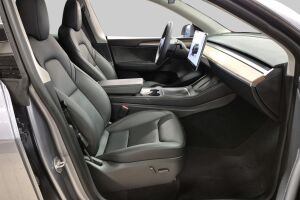 TESLA MODEL Y esikatselu 2