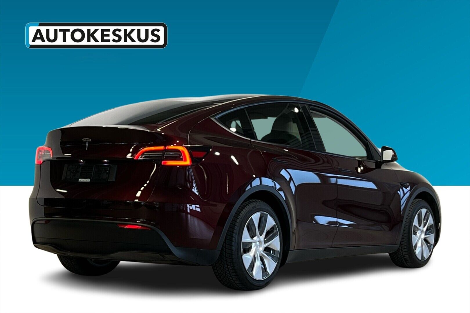TESLA MODEL Y iso kuva 1